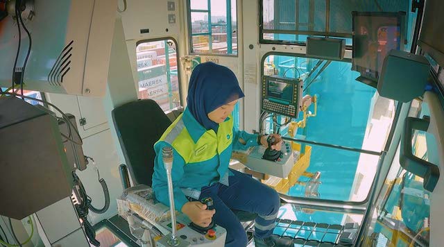 Port_of_Tanjung_Pelepas_gender_balance_.jpg Port_of_Tanjung_Pelepas_gender_balance_.jpg